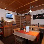 Gaestehaus Alpina בית הארחה 4*
