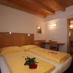 בית הארחה Gaestehaus Alpina סן אנטון