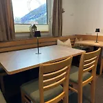 Gaestehaus Alpina 4* סן אנטון