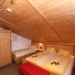 בית הארחה Gaestehaus Alpina סן אנטון