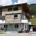 בית הארחה Gaestehaus Alpina 4*