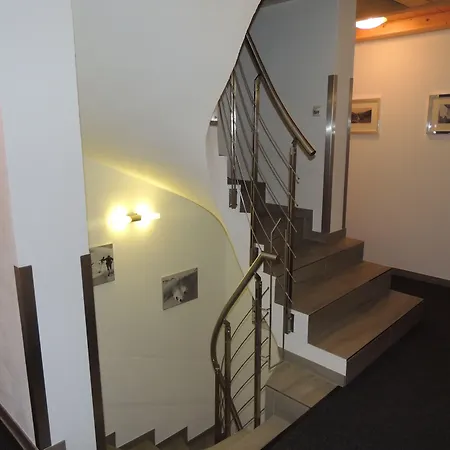 בית הארחה Gaestehaus Alpina 4*