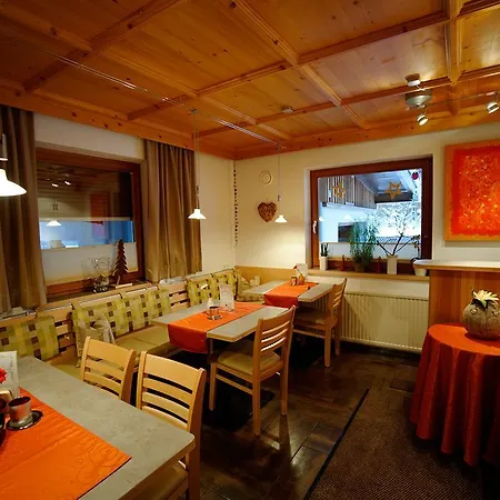 Guest house Gaestehaus Alpina 3*