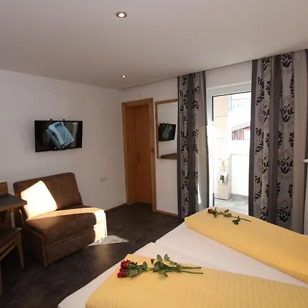 Konukevi Gaestehaus Alpina Sankt Anton am Arlberg