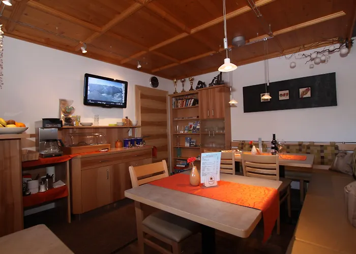 Gaestehaus Alpina بيت ضيافة 4*