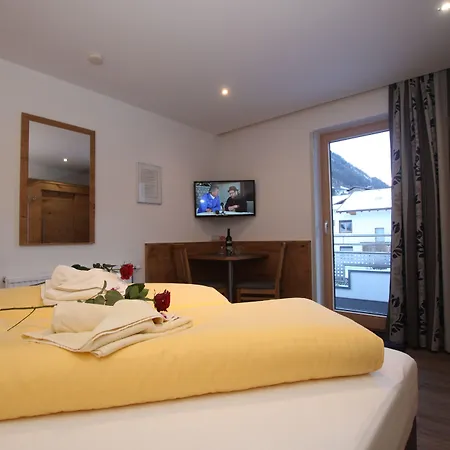 Konukevi Gaestehaus Alpina Sankt Anton am Arlberg