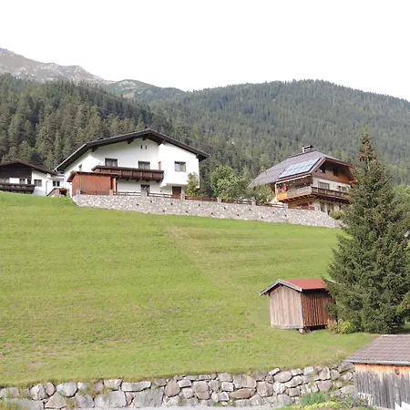 Konukevi Gaestehaus Alpina Sankt Anton am Arlberg