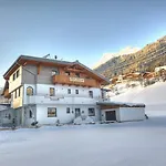 Gasthuis Gaestehaus Alpina