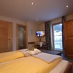 Gaestehaus Alpina Gasthuis 4*